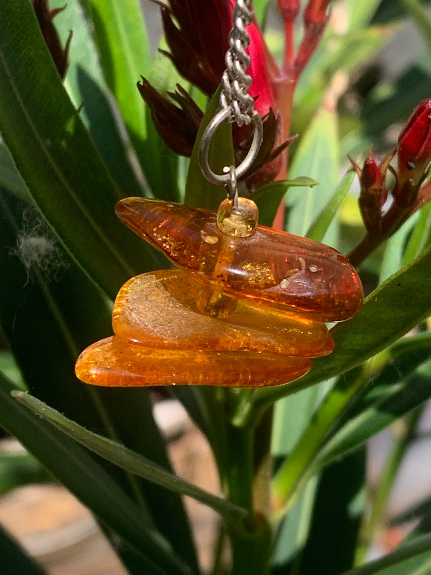 Amber, pendant of 3 polished natural pebbles measuring 32x30x15 millimeters, sold with a sliding cord (adjustable), in black leather from 40 to 70 centimeters!