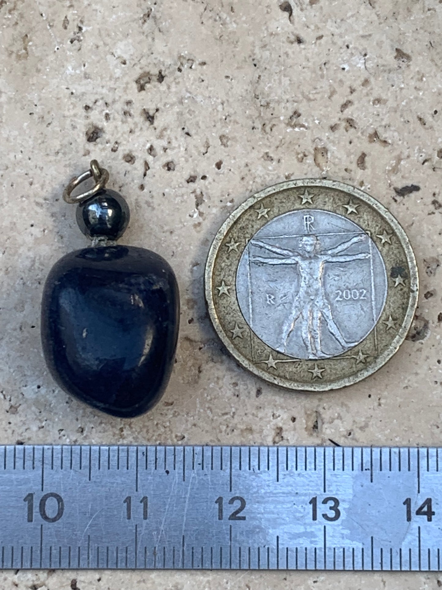 Sodalite, pendentif de 32x14x14 millimètres, vendu avec cordon coulissant (réglable), en cuir noir de 40 à 70 centimètres !