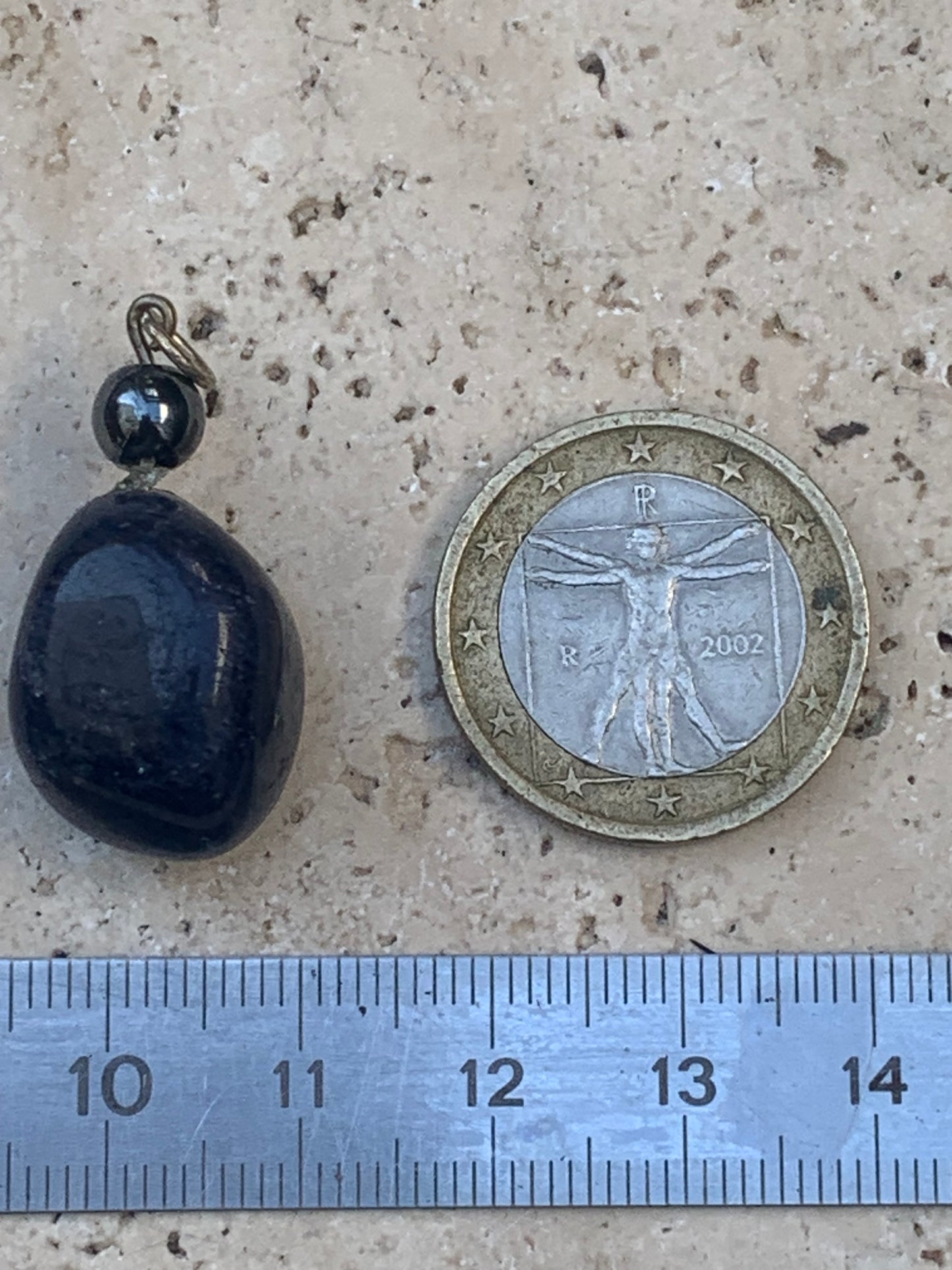 Sodalite, pendentif de 32x14x14 millimètres, vendu avec cordon coulissant (réglable), en cuir noir de 40 à 70 centimètres !
