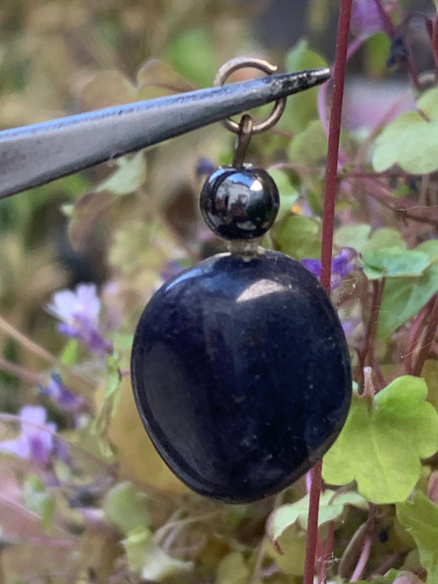 Sodalite, pendentif de 32x14x14 millimètres, vendu avec cordon coulissant (réglable), en cuir noir de 40 à 70 centimètres !