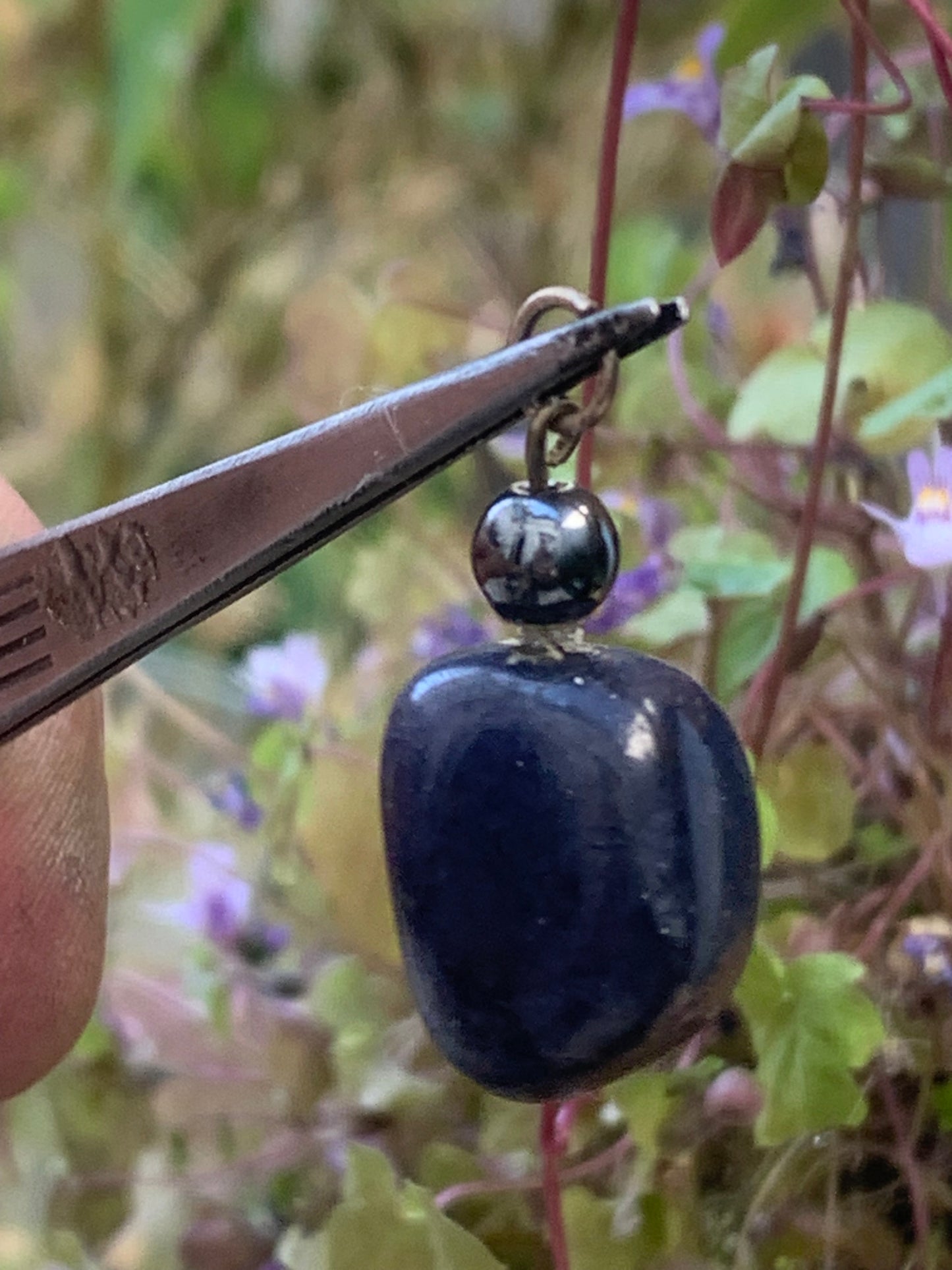 Sodalite, pendentif de 32x14x14 millimètres, vendu avec cordon coulissant (réglable), en cuir noir de 40 à 70 centimètres !