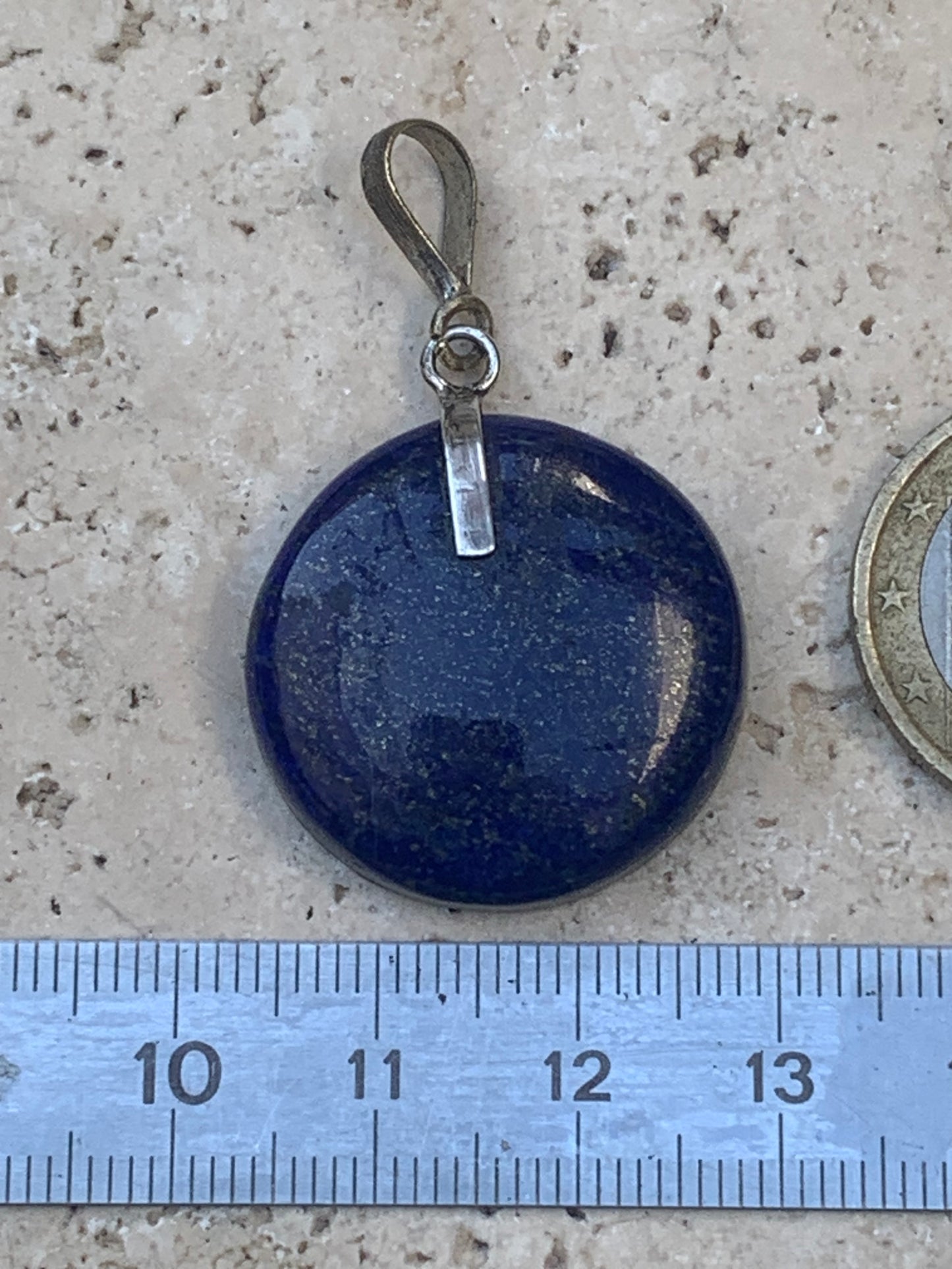 Lapis lazuli, superbe pendentif en Argent 925, de 40 millimètres de hauteur x 26 millimètres de largeur x 7 d'épaisseur. Vendu avec un cordon réglable de couleur noire !