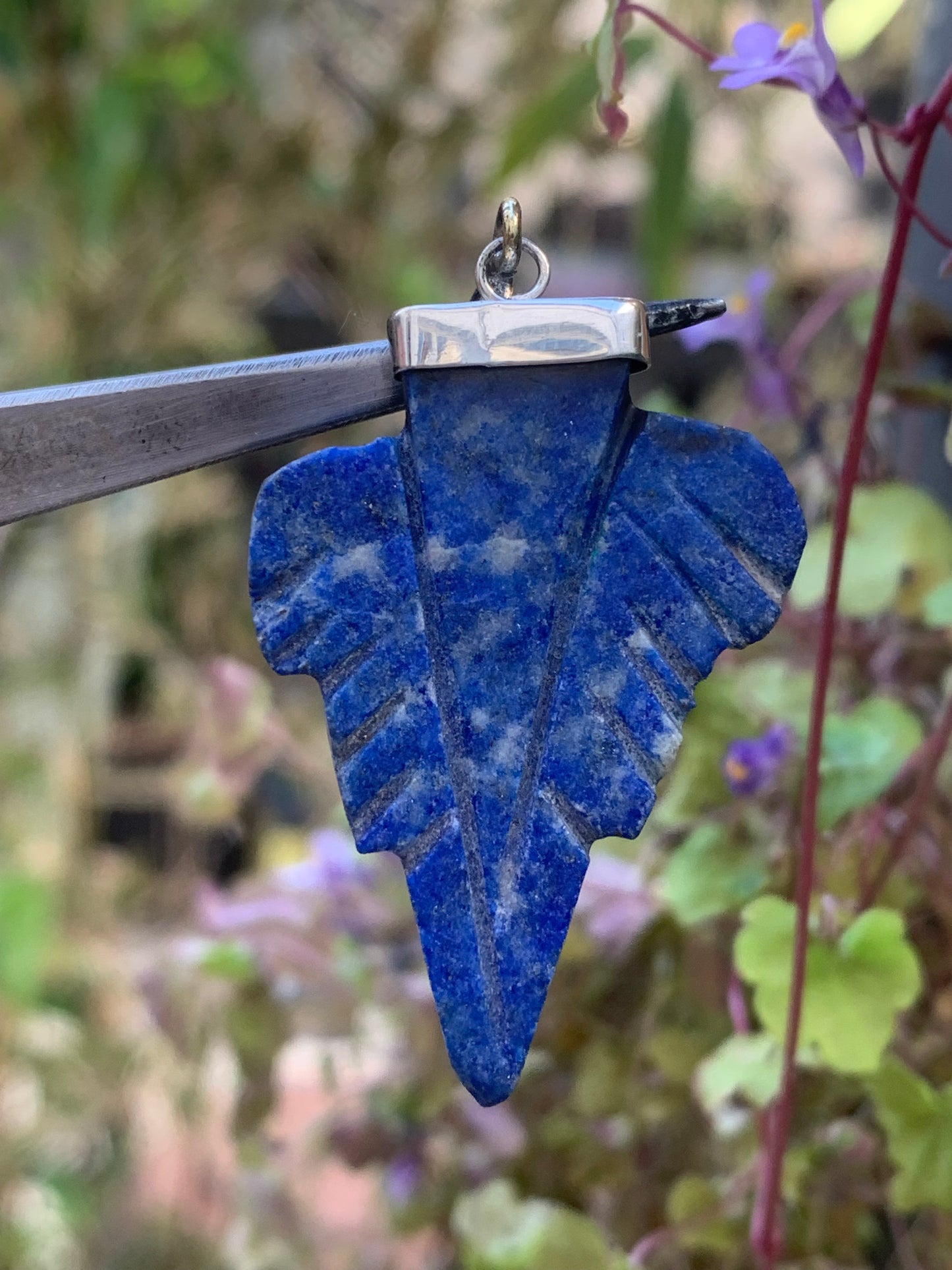Lapis lazuli, pendentif en Argent 925 fait par G & Z, de 54 millimètres de hauteur x 27 millimètres de largeur x 5 d'épaisseur. Vendu avec un cordon réglable de couleur noire !