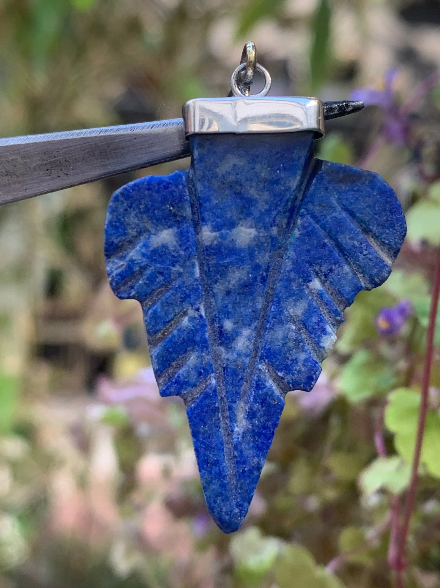 Lapis lazuli, pendentif en Argent 925 fait par G & Z, de 54 millimètres de hauteur x 27 millimètres de largeur x 5 d'épaisseur. Vendu avec un cordon réglable de couleur noire !