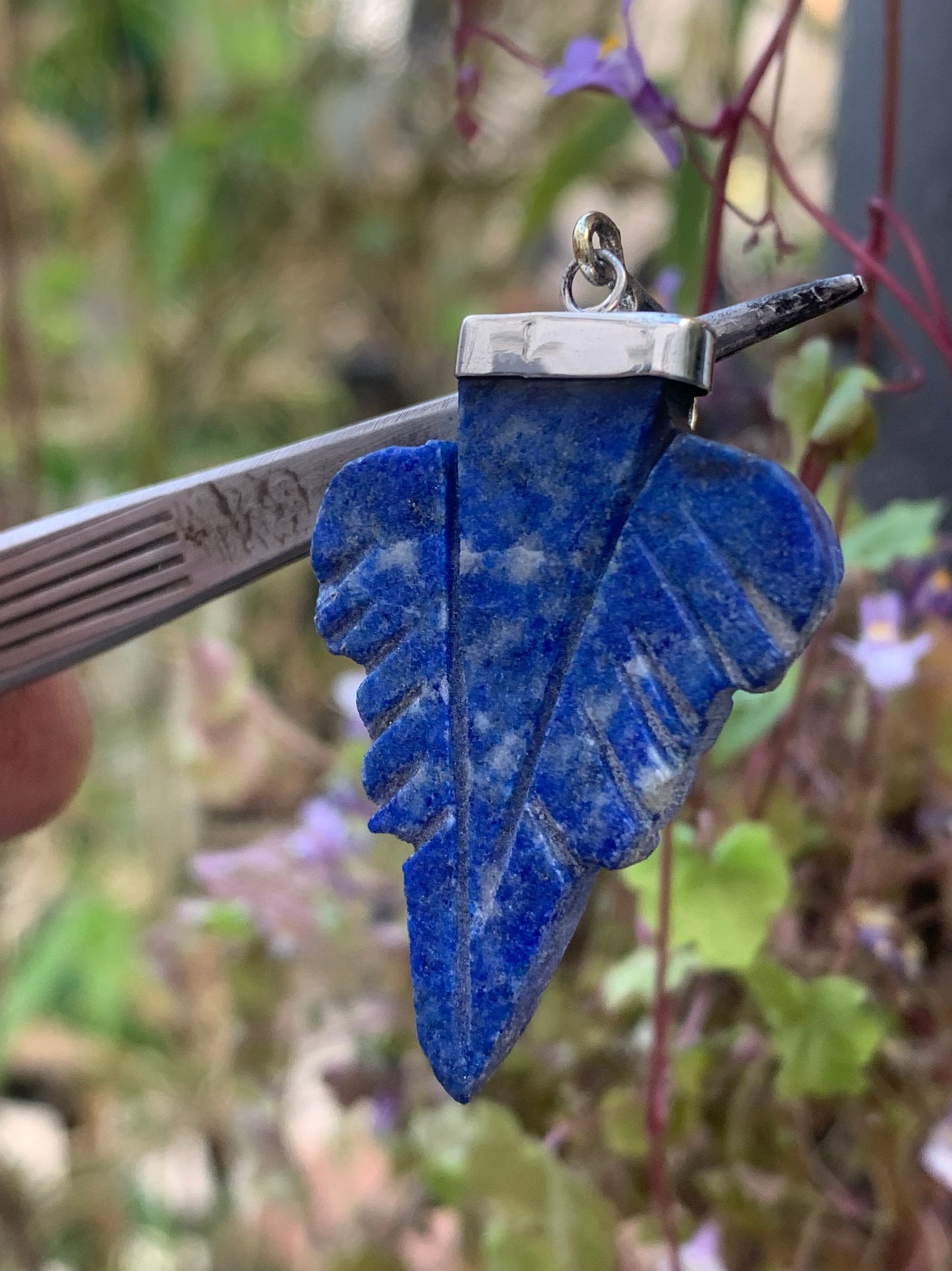 Lapis lazuli, pendentif en Argent 925 fait par G & Z, de 54 millimètres de hauteur x 27 millimètres de largeur x 5 d'épaisseur. Vendu avec un cordon réglable de couleur noire !