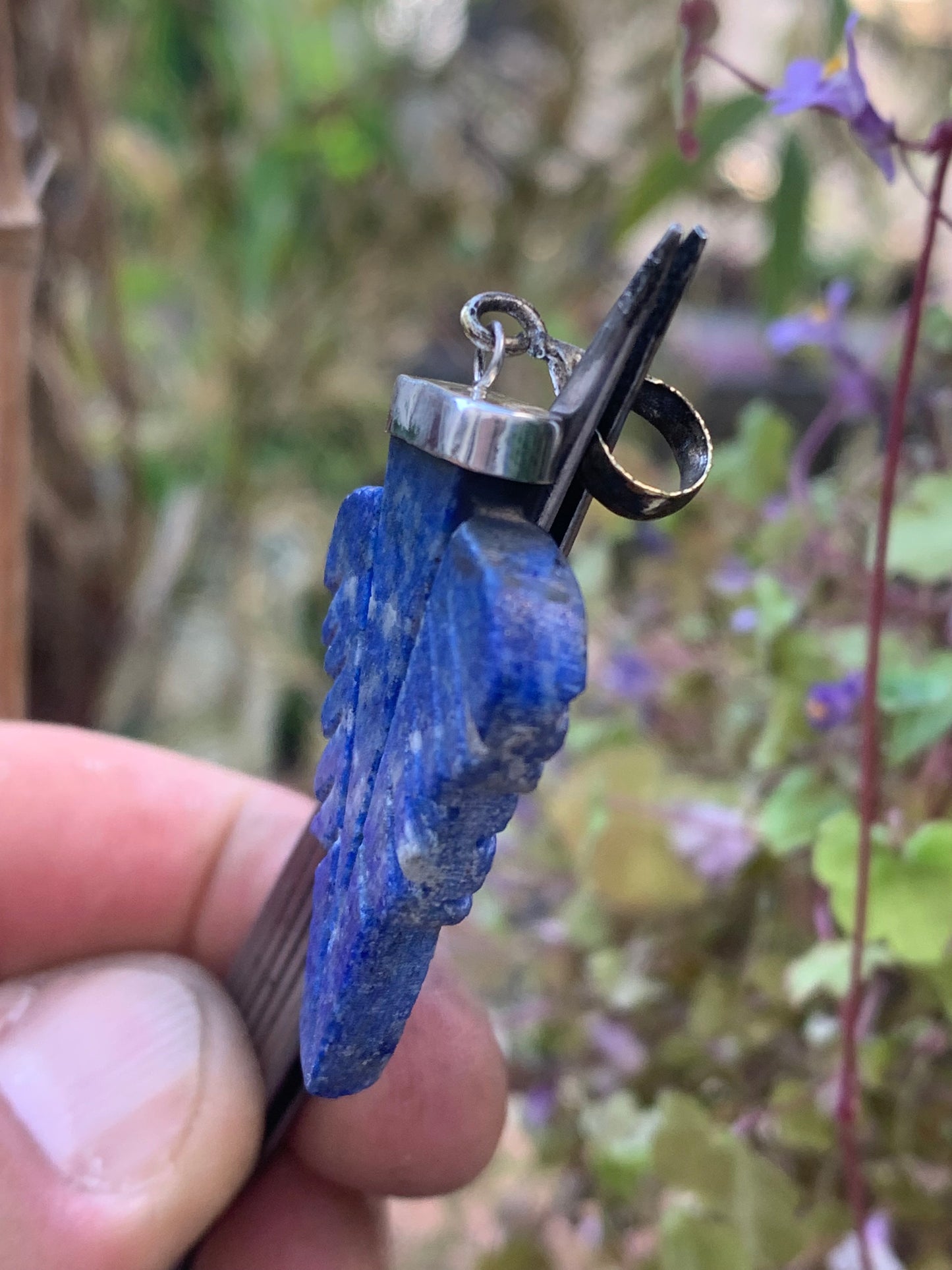 Lapis lazuli, pendentif en Argent 925 fait par G & Z, de 54 millimètres de hauteur x 27 millimètres de largeur x 5 d'épaisseur. Vendu avec un cordon réglable de couleur noire !