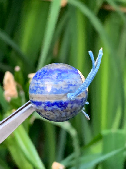 Lapis lazuli, pendentif en perle de 20 millimètres de diamètre. Vendu avec un cordon réglable de couleur noire !