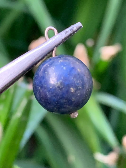 Lapis lazuli, pendentif en perle de 12 millimètres de diamètre. Vendu avec un cordon réglable de couleur noire !