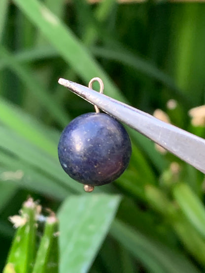 Lapis lazuli, pendentif en perle de 12 millimètres de diamètre. Vendu avec un cordon réglable de couleur noire !