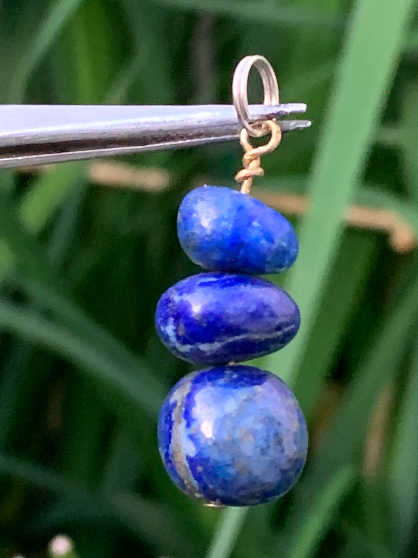 Lapis lazuli, pendentif de 40 millimètres de hauteur x12x12. Vendu avec un cordon réglable de couleur noire !