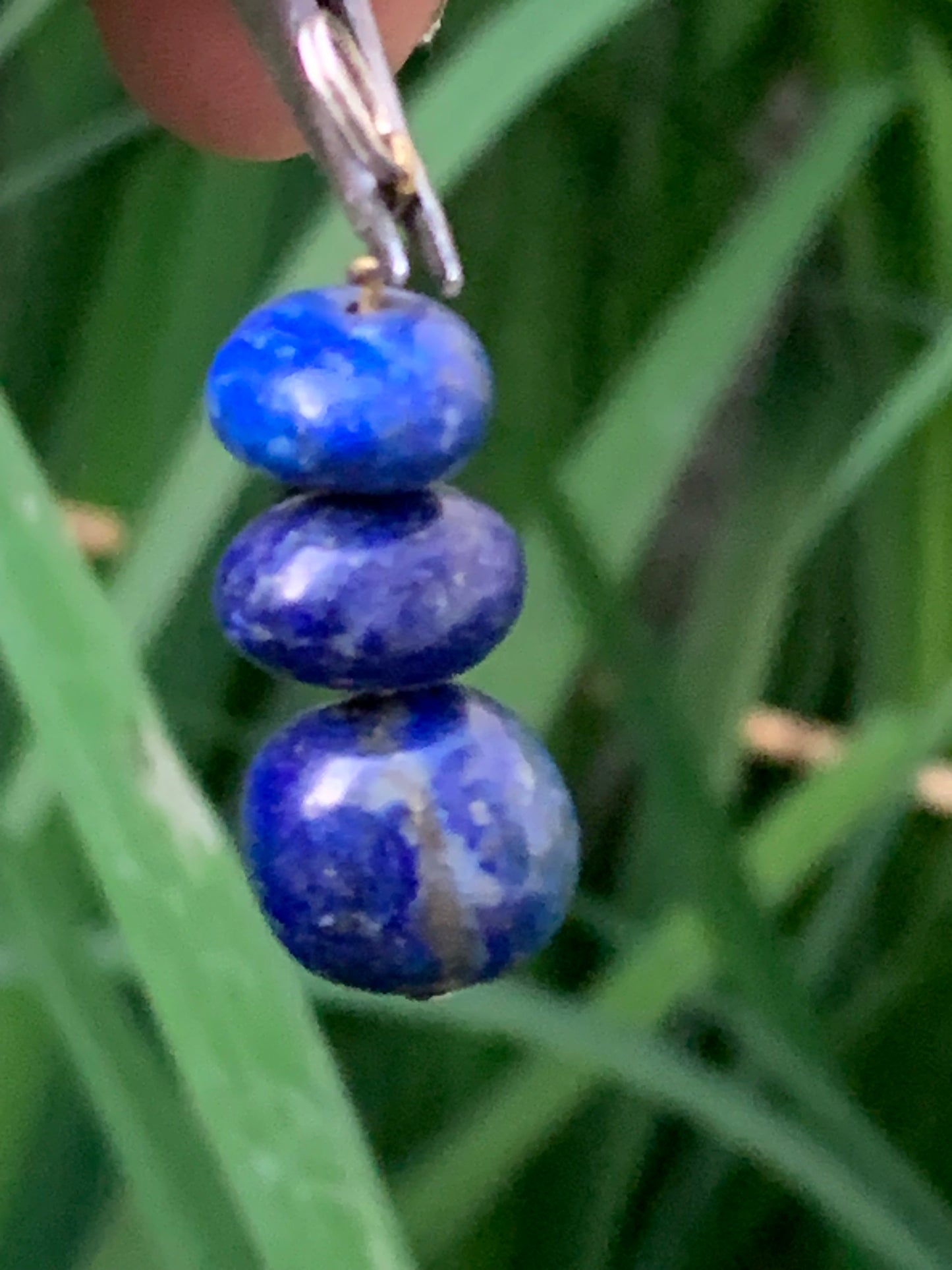 Lapis lazuli, pendentif de 40 millimètres de hauteur x12x12. Vendu avec un cordon réglable de couleur noire !