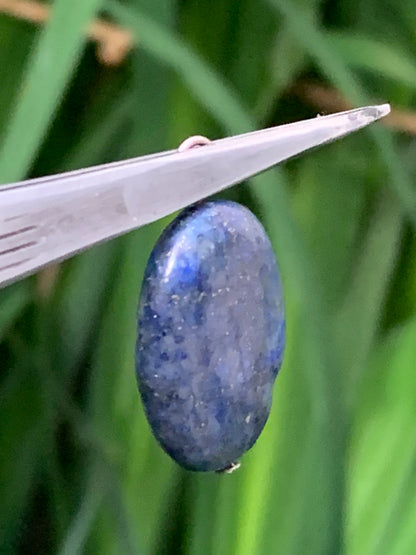 Lapis lazuli, pendentif de 30 millimètres de hauteur totale x 18 x 7. Vendu avec un cordon réglable de couleur noire !