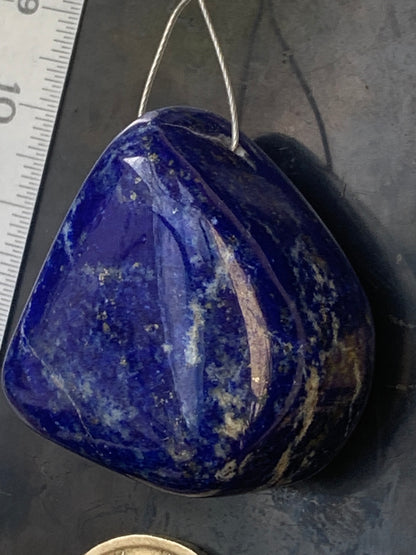 Lapis lazuli, pierre de finition polie et percée en latéral, qualité AA à AAA, 32mm x 30 x 25, parfait pour faire une composition de collier ou en pendentif !