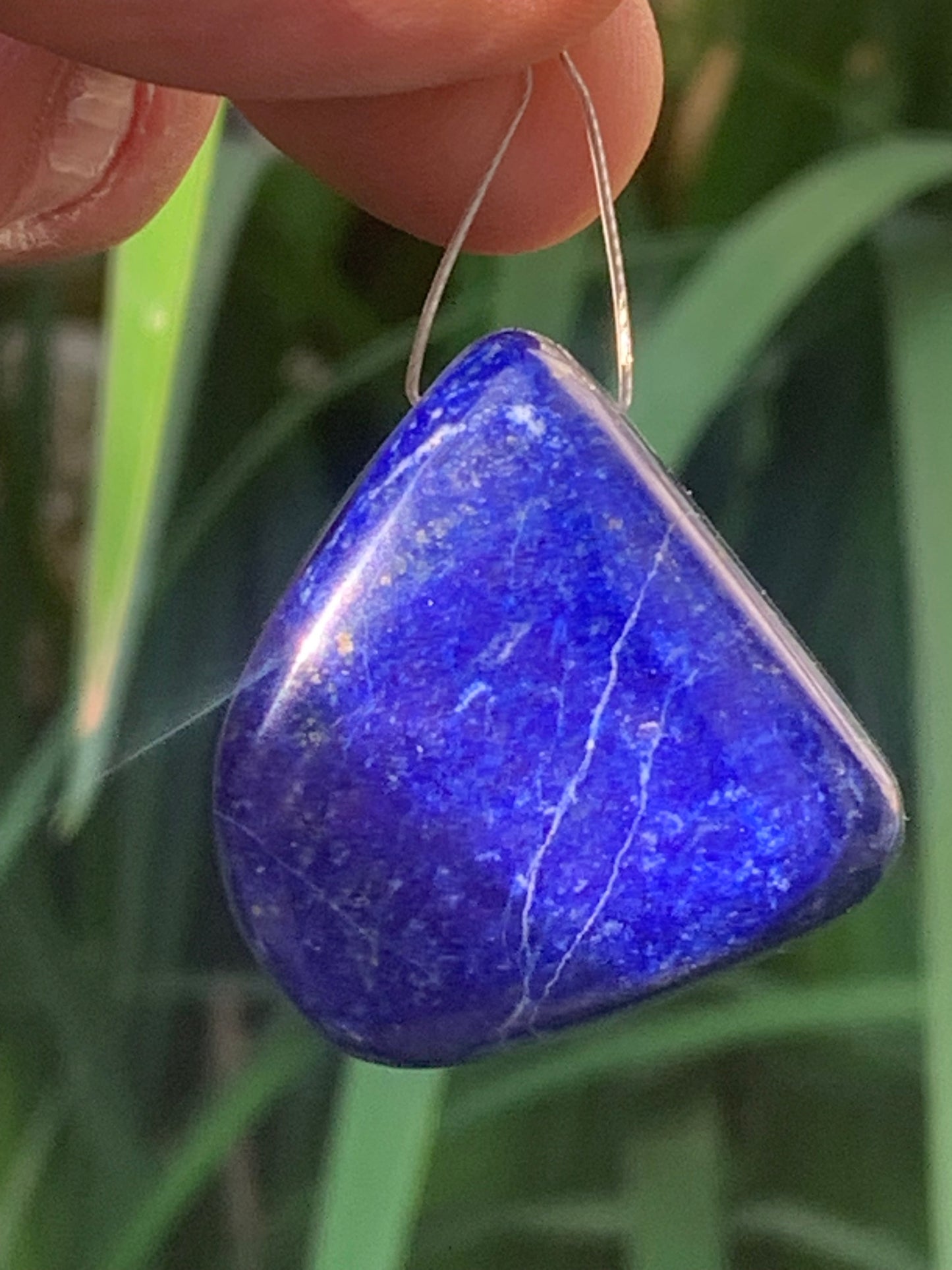 Lapis lazuli, pierre de finition polie et percée en latéral, qualité AA à AAA, 32mm x 30 x 25, parfait pour faire une composition de collier ou en pendentif !