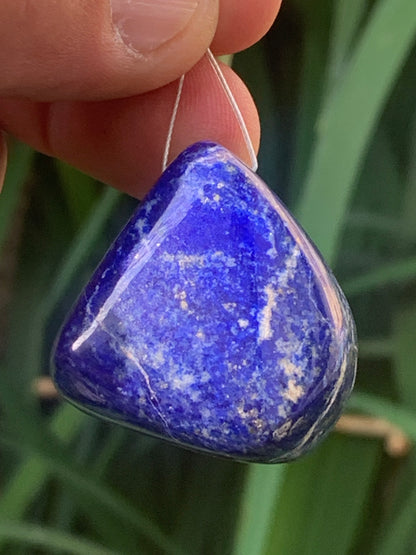 Lapis lazuli, pierre de finition polie et percée en latéral, qualité AA à AAA, 32mm x 30 x 25, parfait pour faire une composition de collier ou en pendentif !