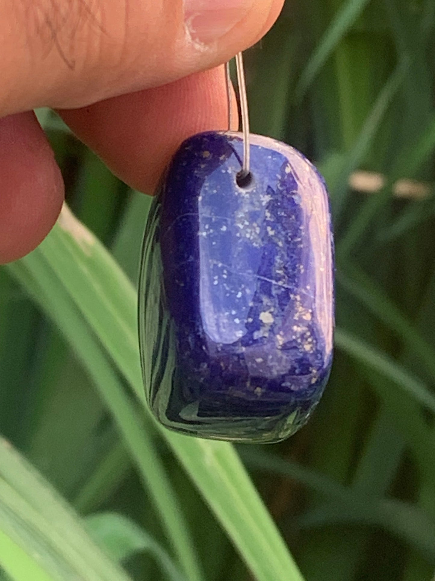 Lapis lazuli, pierre de finition polie et percée en latéral, qualité AA à AAA, 32mm x 30 x 25, parfait pour faire une composition de collier ou en pendentif !