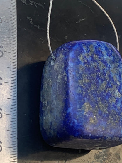 Lapis lazuli, pierre de finition polie et percée en latéral, qualité AA à AAA, 32mm x 26 x 20, parfait pour faire une composition de collier ou en pendentif !