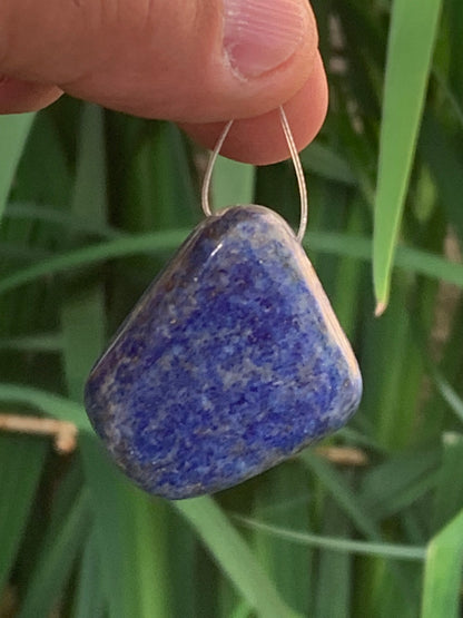 Lapis lazuli, pierre de finition polie et percée en latéral, qualité AA à AAA, 32mm x 30 x 13, parfait pour faire une composition de collier ou en pendentif !