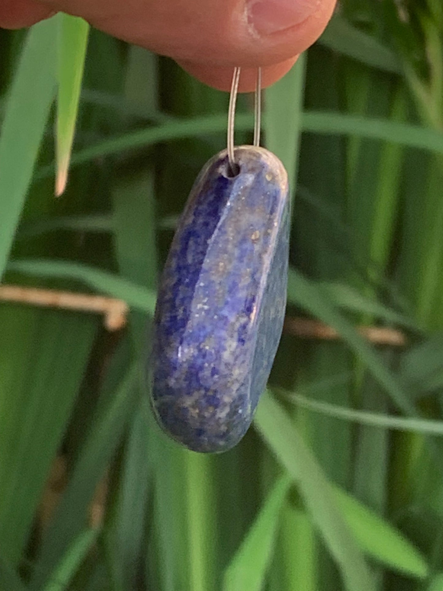 Lapis lazuli, pierre de finition polie et percée en latéral, qualité AA à AAA, 32mm x 30 x 13, parfait pour faire une composition de collier ou en pendentif !