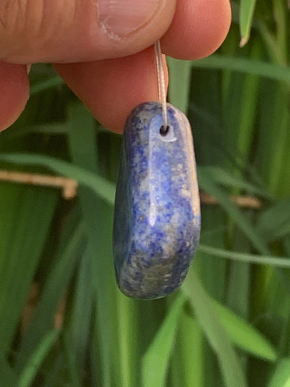 Lapis lazuli, pierre de finition polie et percée en latéral, qualité AA à AAA, 32mm x 30 x 13, parfait pour faire une composition de collier ou en pendentif !