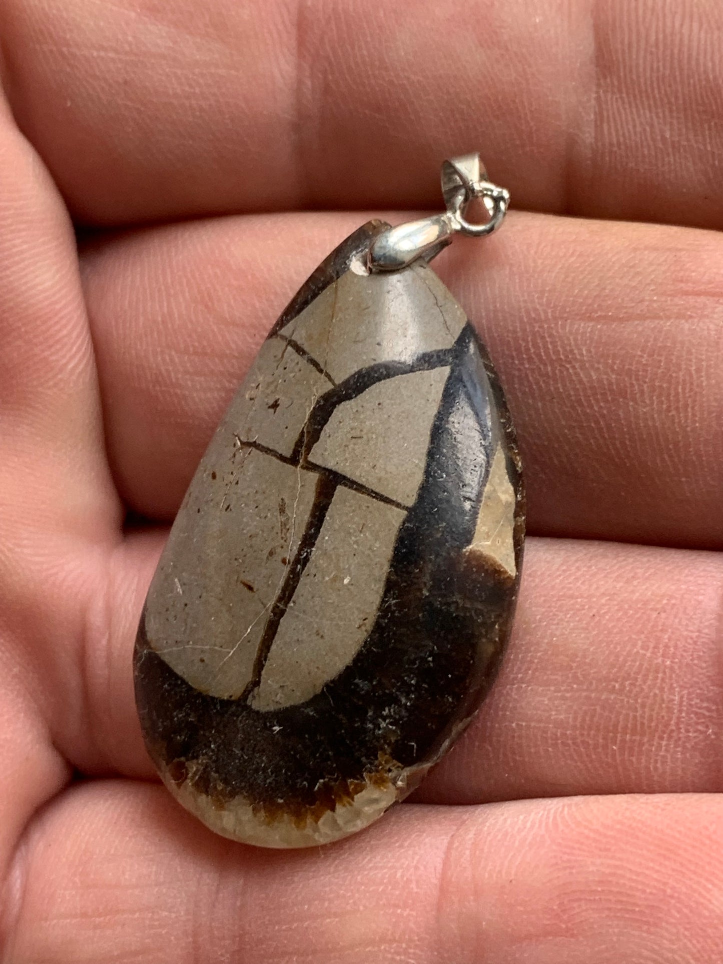 Septaria, « pierre du dragon » ou « pierre de tonnerre », pendentif en cabochon de 48x25x8 millimètres, vendu avec cordon coulissant (réglable), en cuir noir de 40 à 70 centimètres !