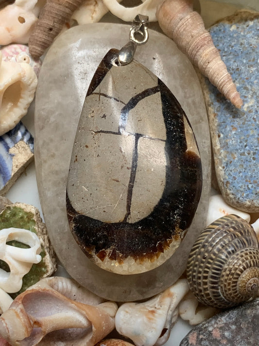Septaria, « pierre du dragon » ou « pierre de tonnerre », pendentif en cabochon de 48x25x8 millimètres, vendu avec cordon coulissant (réglable), en cuir noir de 40 à 70 centimètres !