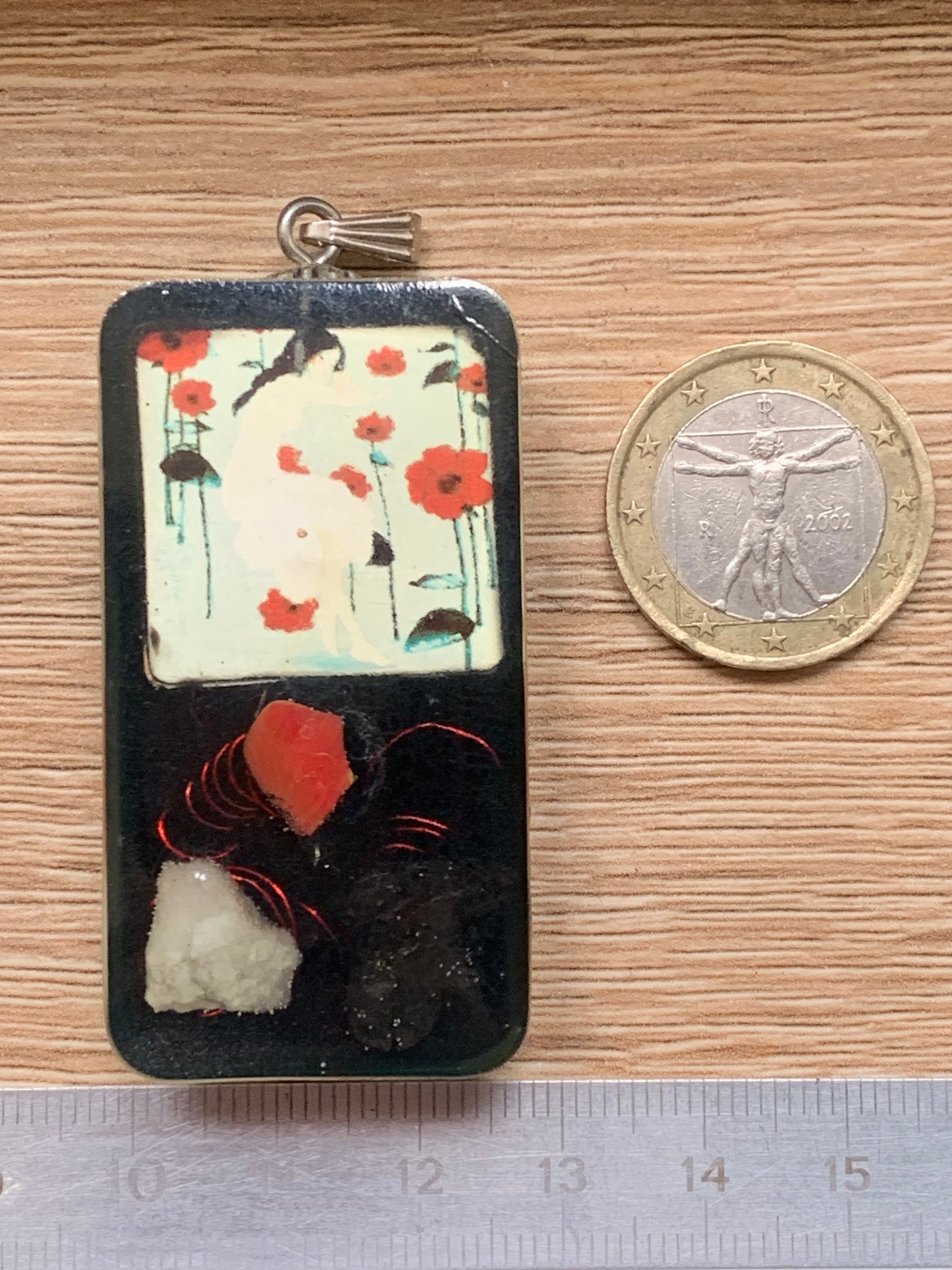 Orgonite, pendentif de taille 65 millimètres x 30 x 12. Vendu avec ou sans cordon noir et réglable de 60 cm !