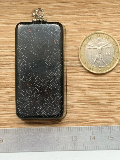 Orgonite, pendentif de taille 65 millimètres x 30 x 12. Vendu avec ou sans cordon noir et réglable de 60 cm !