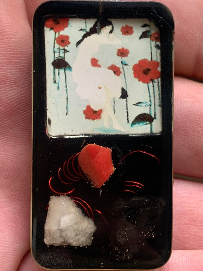 Orgonite, pendentif de taille 65 millimètres x 30 x 12. Vendu avec ou sans cordon noir et réglable de 60 cm !