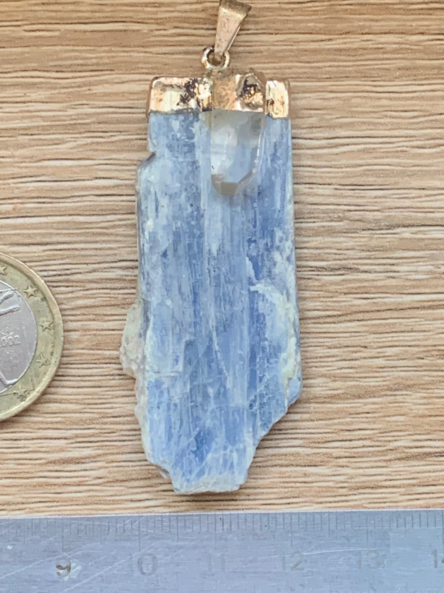 Kyanite disthene + rock crystal (quartz), pendant measuring 65 millimeters x 22 x 14. Sold with or without a black cord and adjustable by 60 cm!