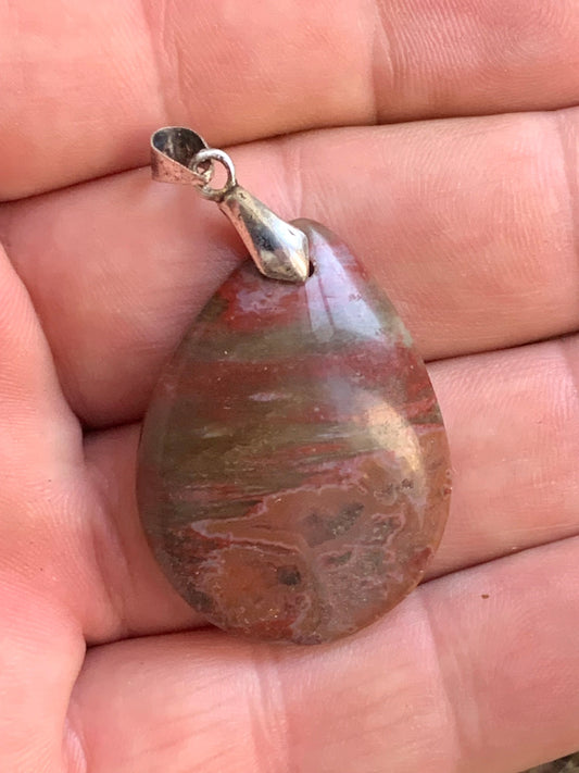 Bois fossilisé/ pétrifié, pendentif en cabochon de 48x26x7 millimètres, vendu avec cordon coulissant (réglable) marron de 40 à 70 centimètres !