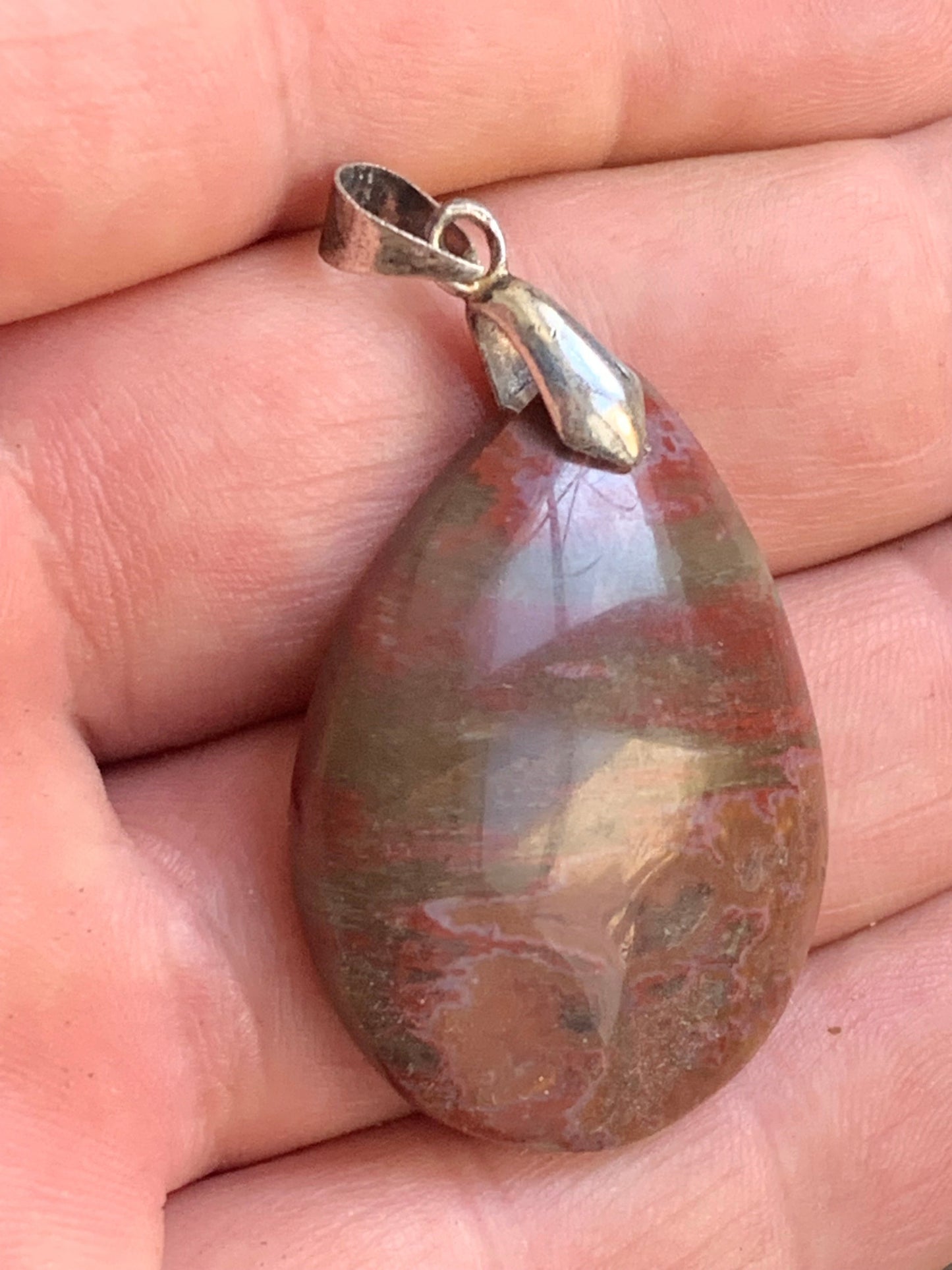Bois fossilisé/ pétrifié, pendentif en cabochon de 48x26x7 millimètres, vendu avec cordon coulissant (réglable) marron de 40 à 70 centimètres !