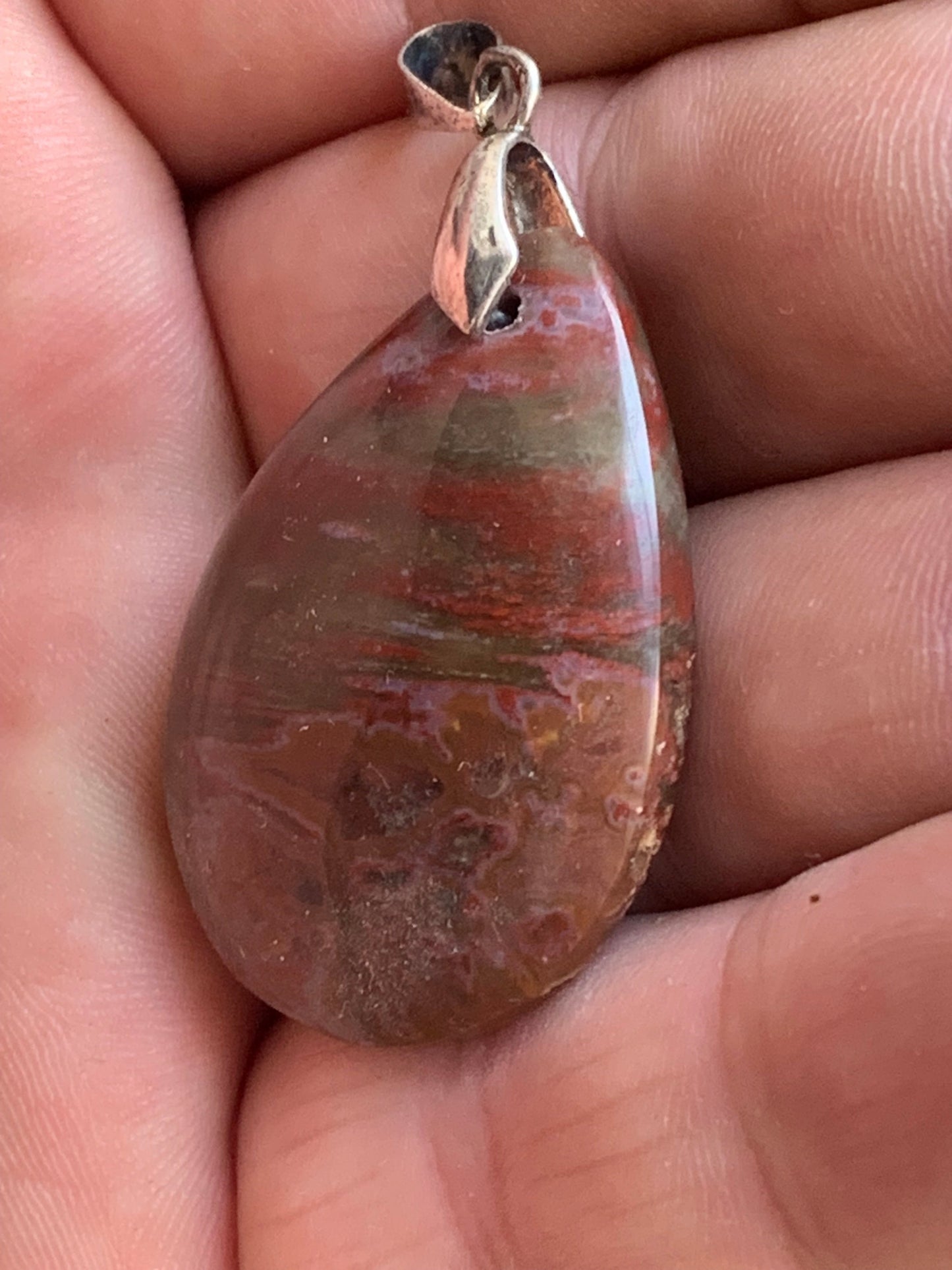 Bois fossilisé/ pétrifié, pendentif en cabochon de 48x26x7 millimètres, vendu avec cordon coulissant (réglable) marron de 40 à 70 centimètres !