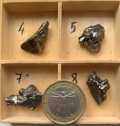 Sélection de météorites Campo Del Cielo (Argentine). Pièce au choix de 4 à 7 grammes environ. Très belle qualité, morceau entier et compact. Véritable pépite de l'espace !