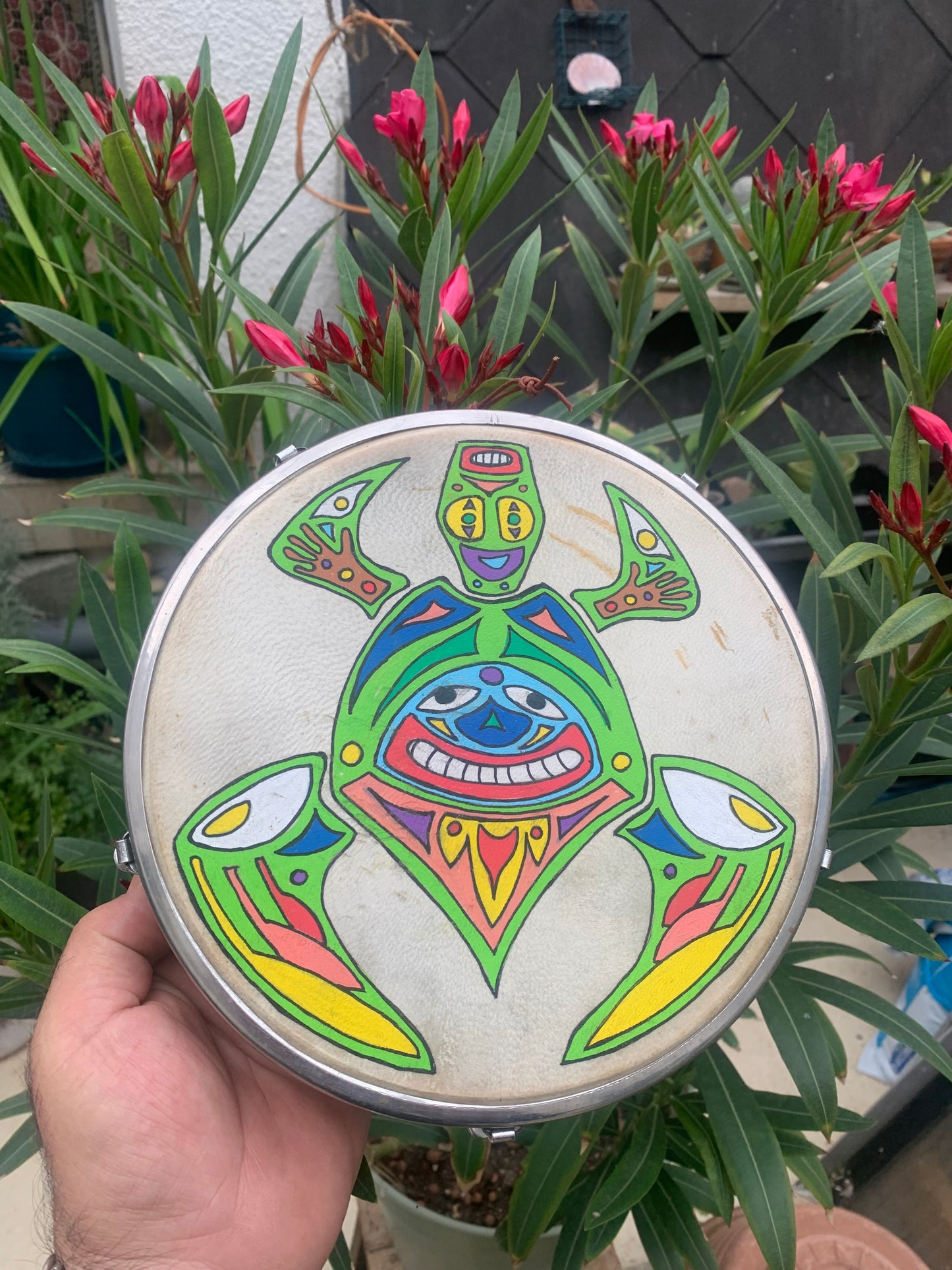 Tambourine/mini-drum made of goatskin, 22x7 centimeters in diameter, with screws for tension adjustment. Handcrafted, perfect for accompaniment, for keeping time! A catchy and hypnotic sound!