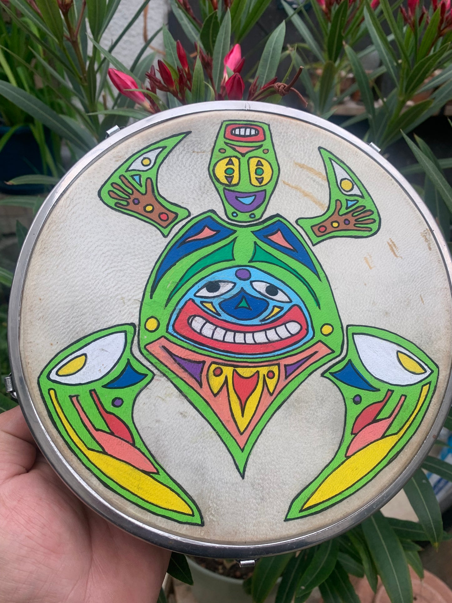 Tambourine/mini-drum made of goatskin, 22x7 centimeters in diameter, with screws for tension adjustment. Handcrafted, perfect for accompaniment, for keeping time! A catchy and hypnotic sound!