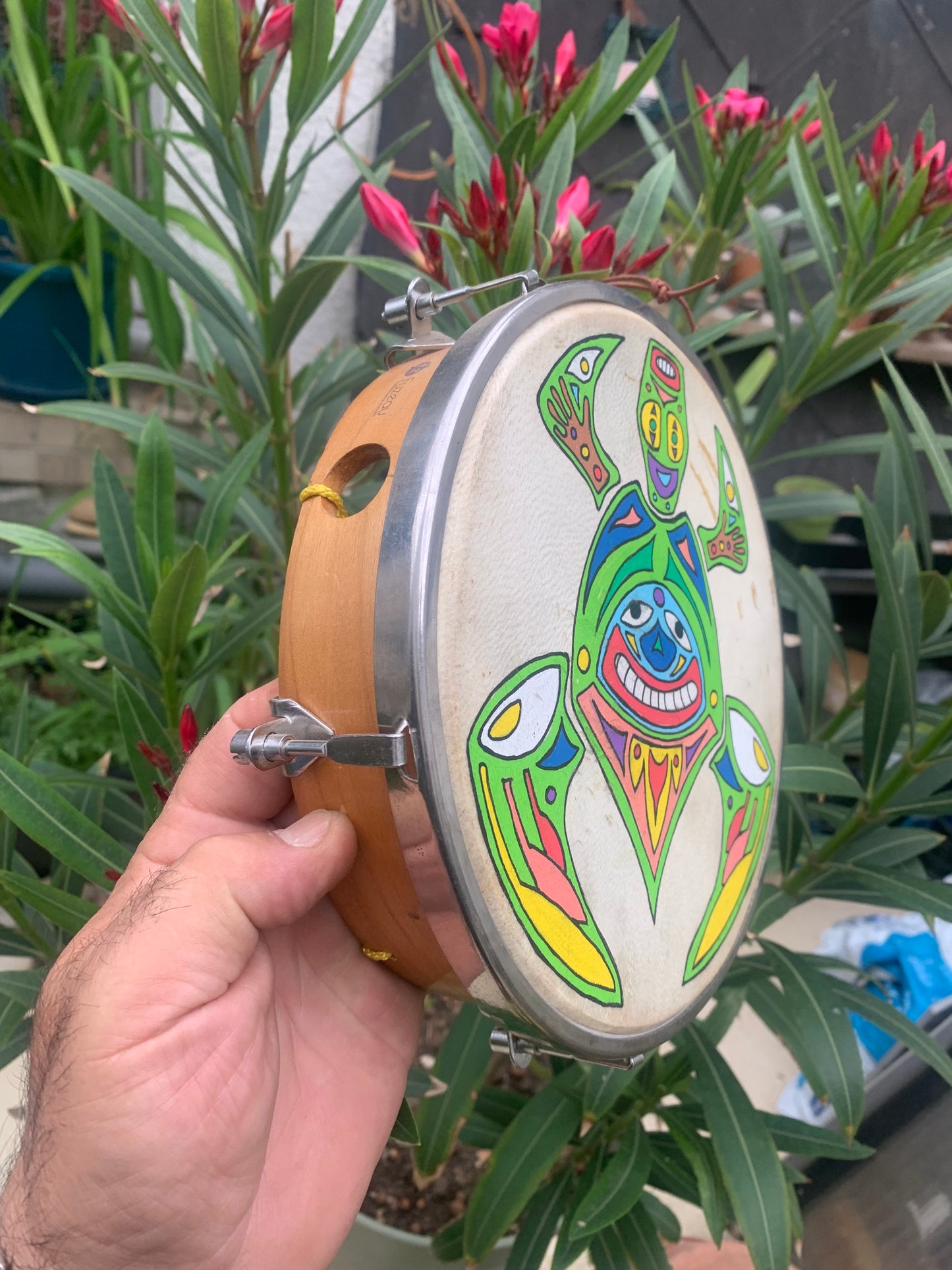 Tambourine/mini-drum made of goatskin, 22x7 centimeters in diameter, with screws for tension adjustment. Handcrafted, perfect for accompaniment, for keeping time! A catchy and hypnotic sound!