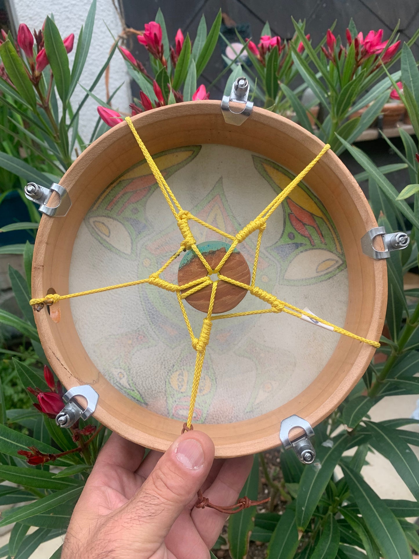 Tambourine/mini-drum made of goatskin, 22x7 centimeters in diameter, with screws for tension adjustment. Handcrafted, perfect for accompaniment, for keeping time! A catchy and hypnotic sound!