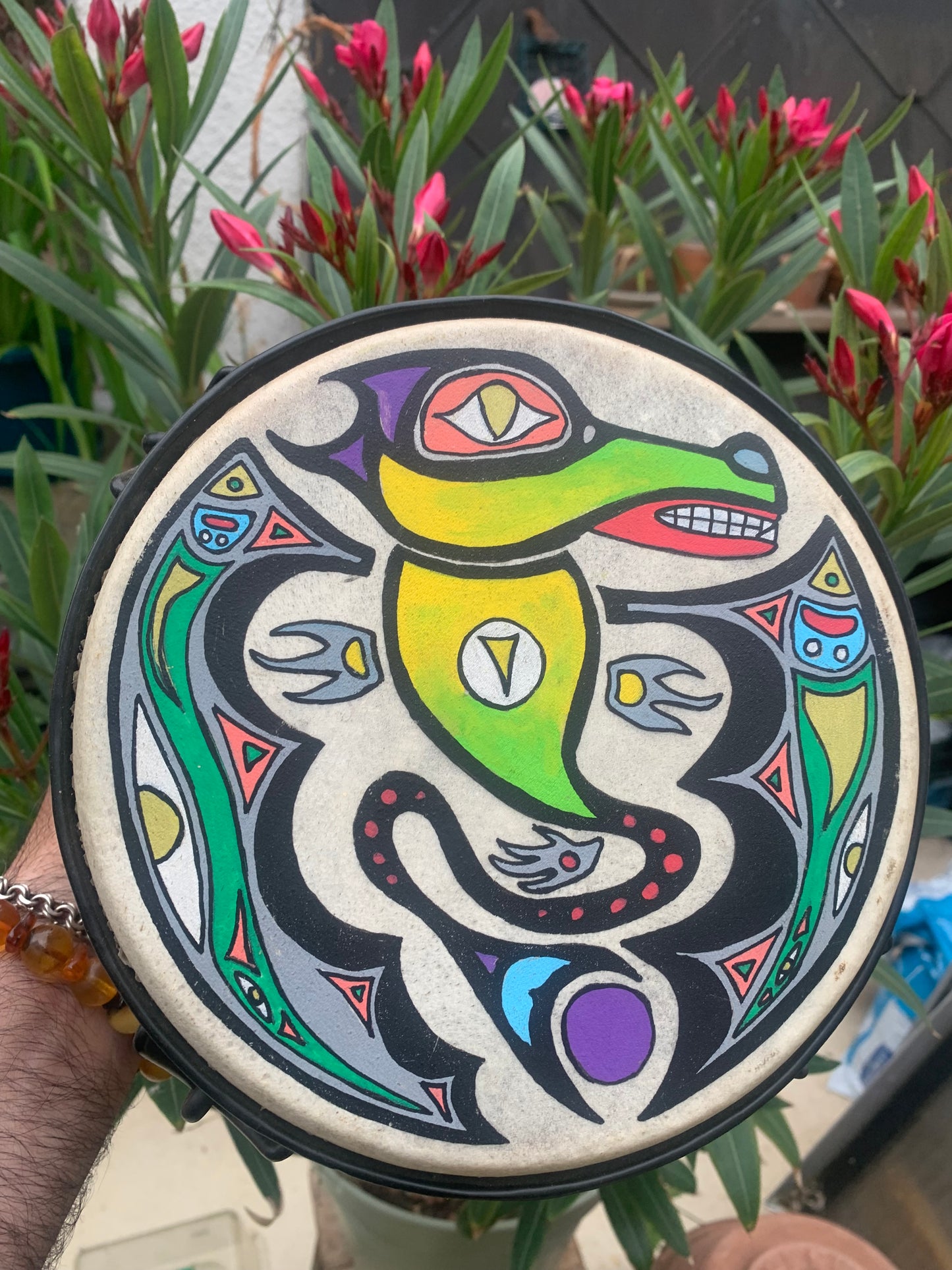Goat skin tambourine/bongo, 20x17 cm in diameter. Handcrafted, perfect for accompaniment and keeping time!