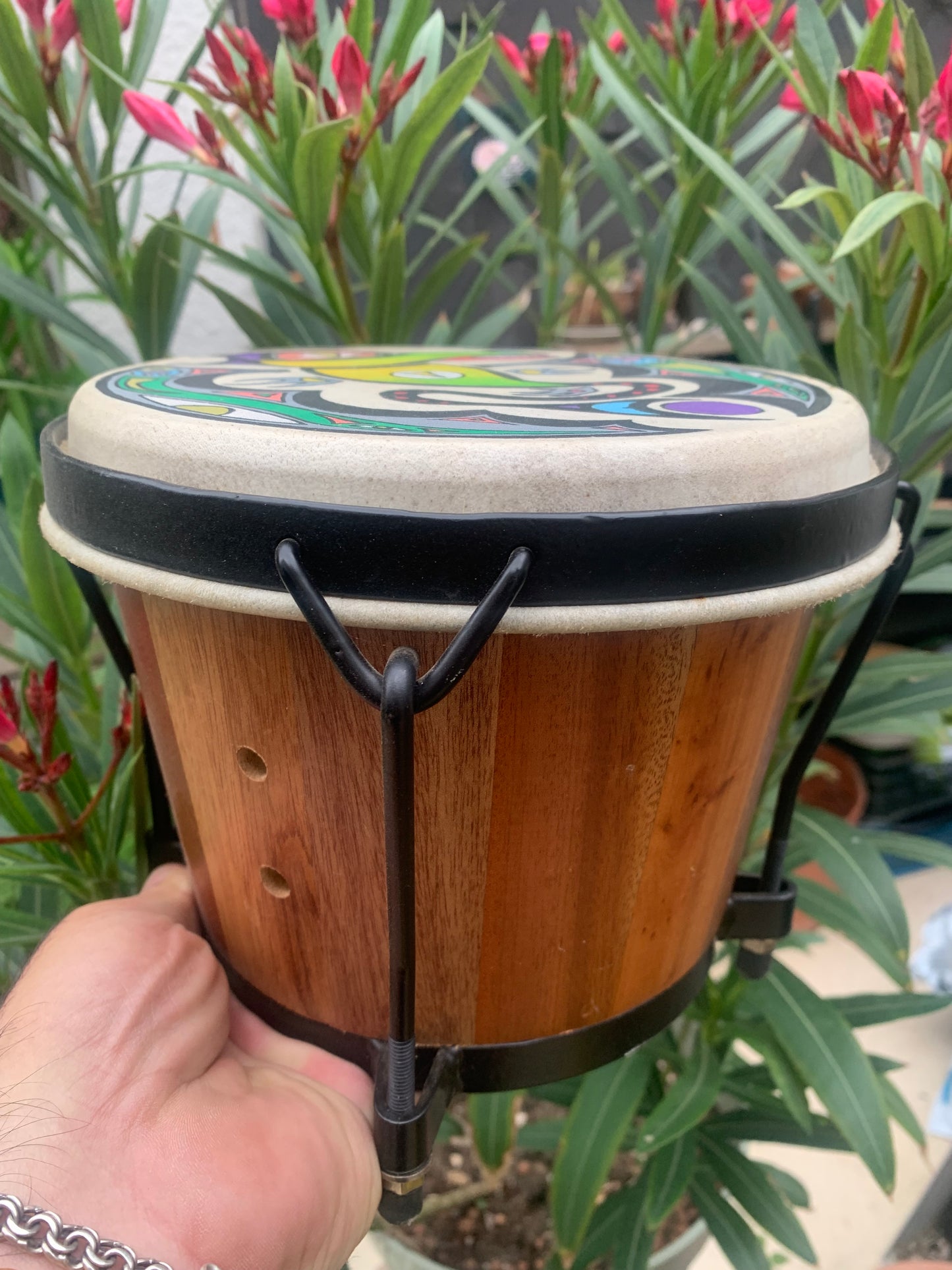 Goat skin tambourine/bongo, 20x17 cm in diameter. Handcrafted, perfect for accompaniment and keeping time!