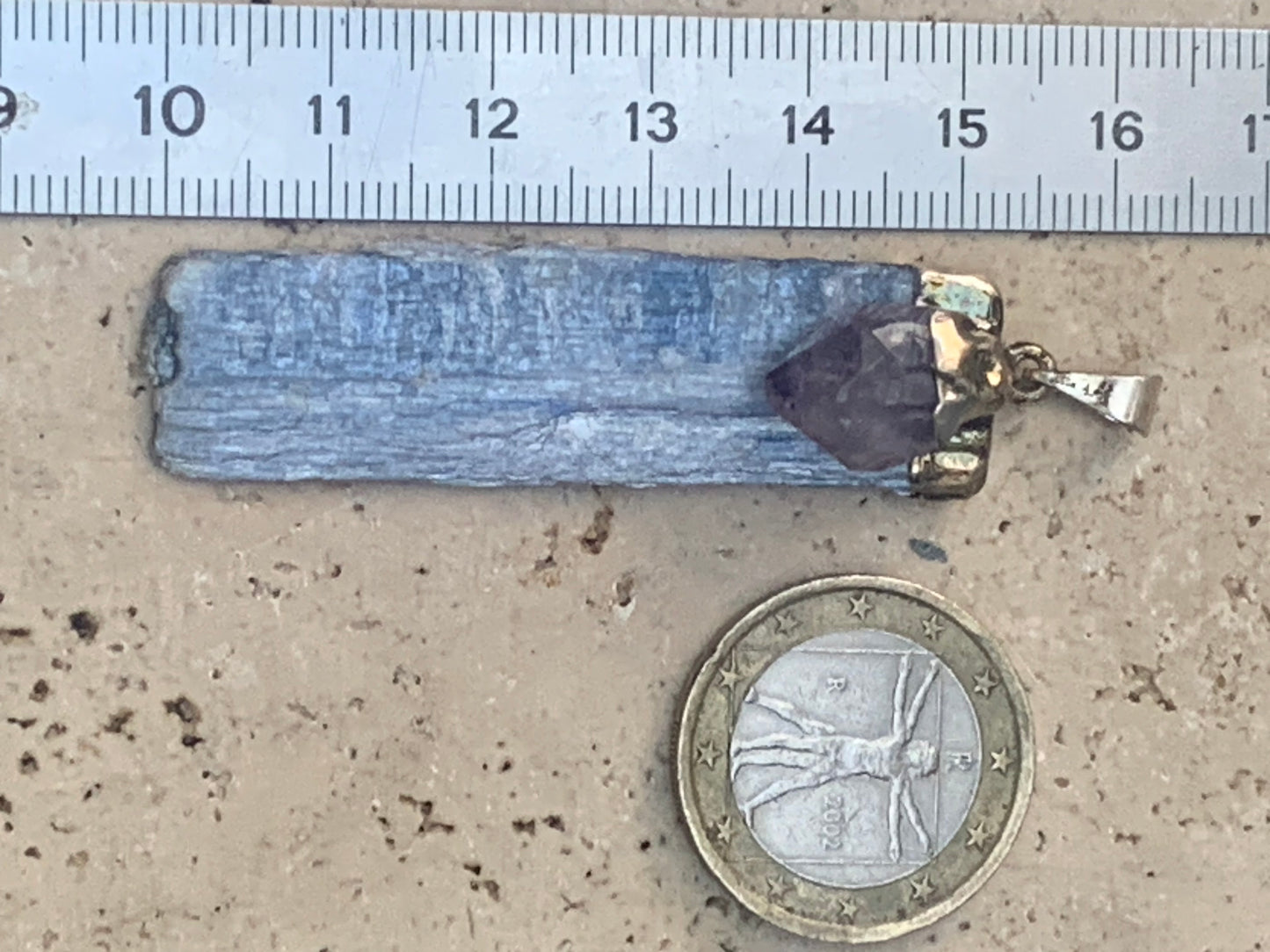 Kyanite disthene + Amethyst, pendant of 65 millimeters x15x14. Sold with or without black cord and adjustable by 60 cm!
