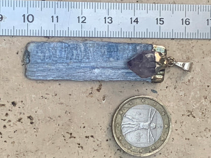Kyanite disthene + Amethyst, pendant of 65 millimeters x15x14. Sold with or without black cord and adjustable by 60 cm!