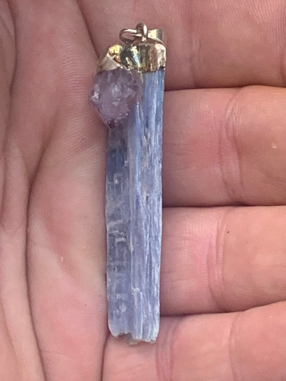 Kyanite disthene + Amethyst, pendant of 65 millimeters x15x14. Sold with or without black cord and adjustable by 60 cm!