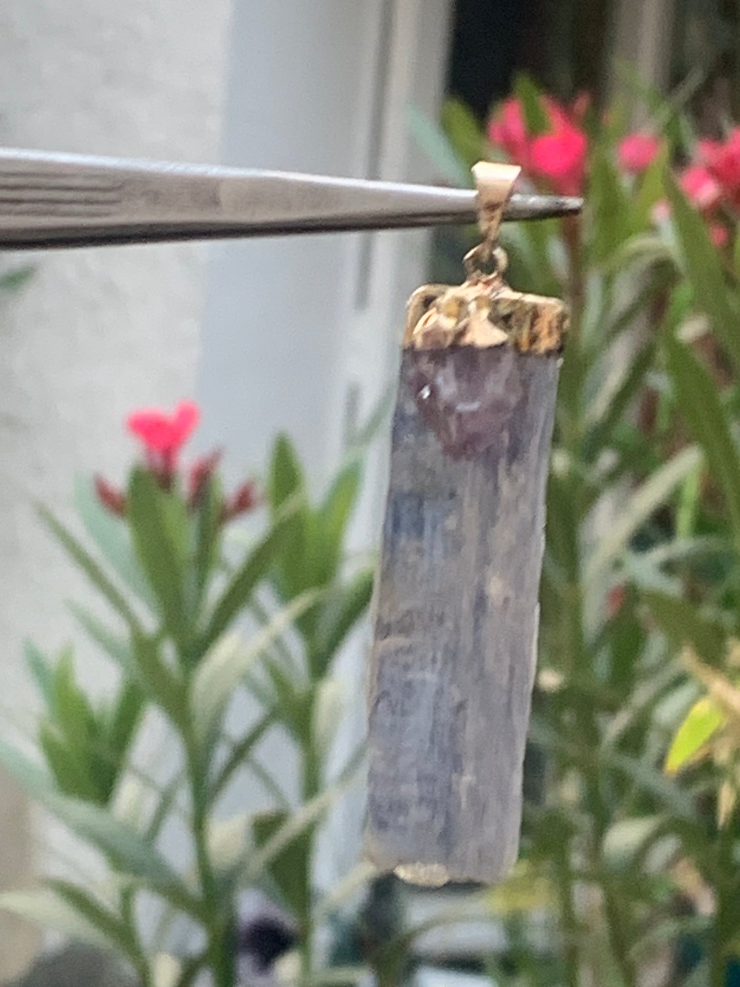 Kyanite disthene + Amethyst, pendant of 65 millimeters x15x14. Sold with or without black cord and adjustable by 60 cm!