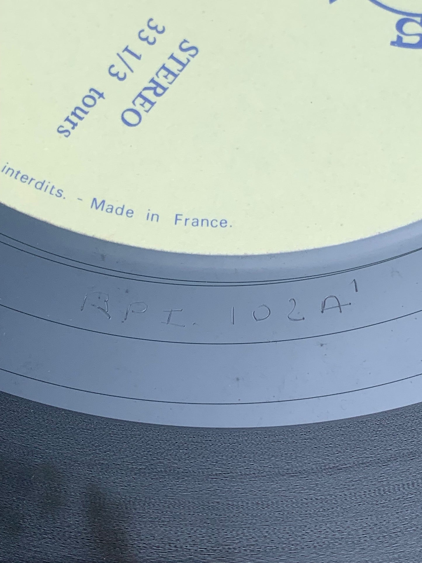 Format 'disque vynile' ou clé Usb. Artiste : Vrindavana - Label : Productions Parampara. Chant religieux Hindouiste !
