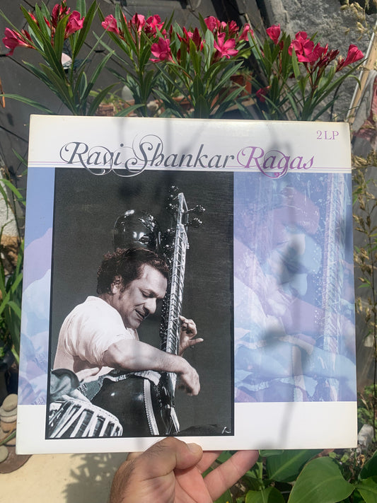 Format 'disque vynile' ou clé Usb. Artiste : Ravi Shankar – Ragas- Label : Vinyl Passion. Double album, 'Chant religieux Hindouiste/ Ragas' !