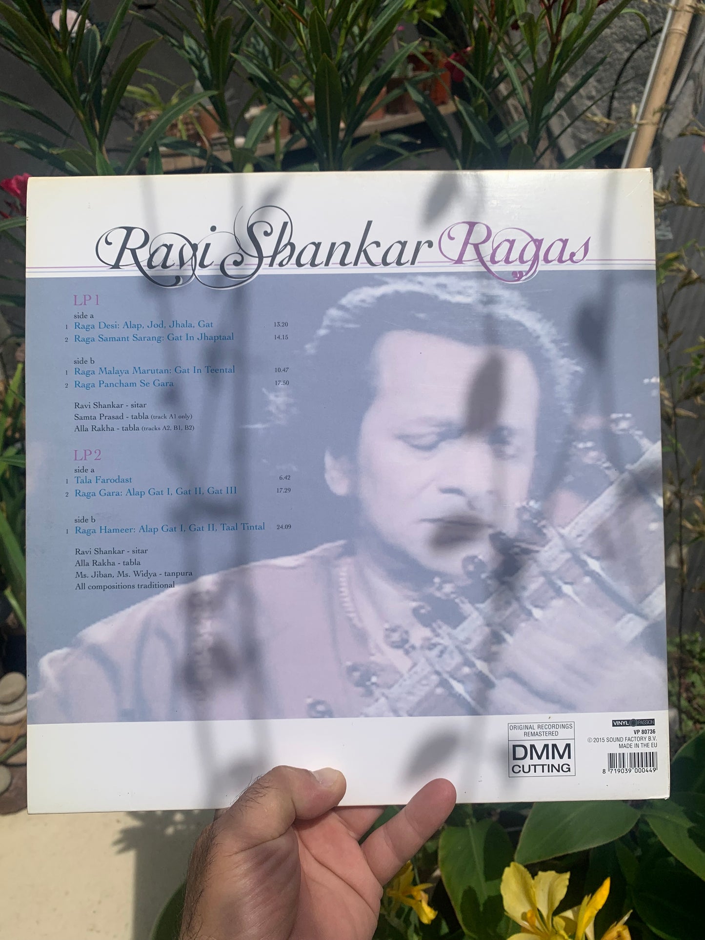 Format 'disque vynile' ou clé Usb. Artiste : Ravi Shankar – Ragas- Label : Vinyl Passion. Double album, 'Chant religieux Hindouiste/ Ragas' !