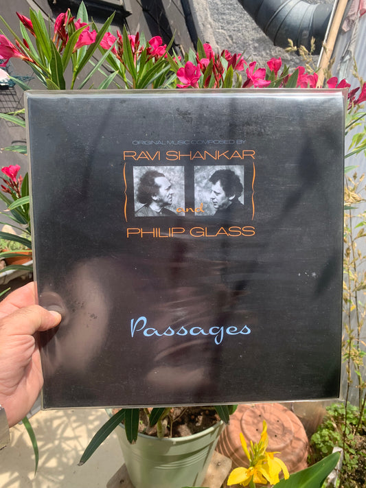 Format 'disque vynile' ou clé Usb. Artiste : Ravi Shankar avec Philip Glass – Passages. Label : Legacy !