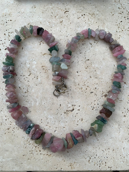 Bijoux d'exception, superbe collier en perle naturelle de tourmaline multicolore, 45cm de longueur. Fait sur Argent par G&Z !