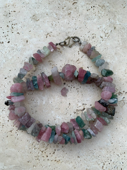 Bijoux d'exception, superbe collier en perle naturelle de tourmaline multicolore, 45cm de longueur. Fait sur Argent par G&Z !